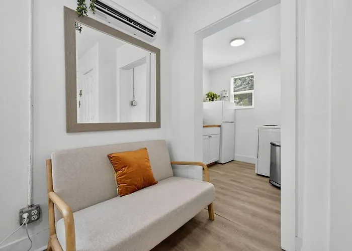 Unit 9 Close To Downtown Nas Holiday home *