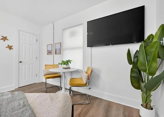 Unit 9 Close To Downtown Nas *