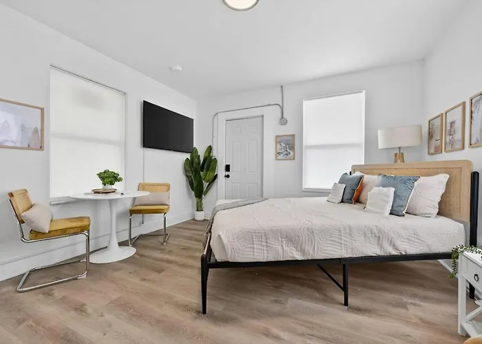 Unit 9 Close To Downtown Nas * Pensacola
